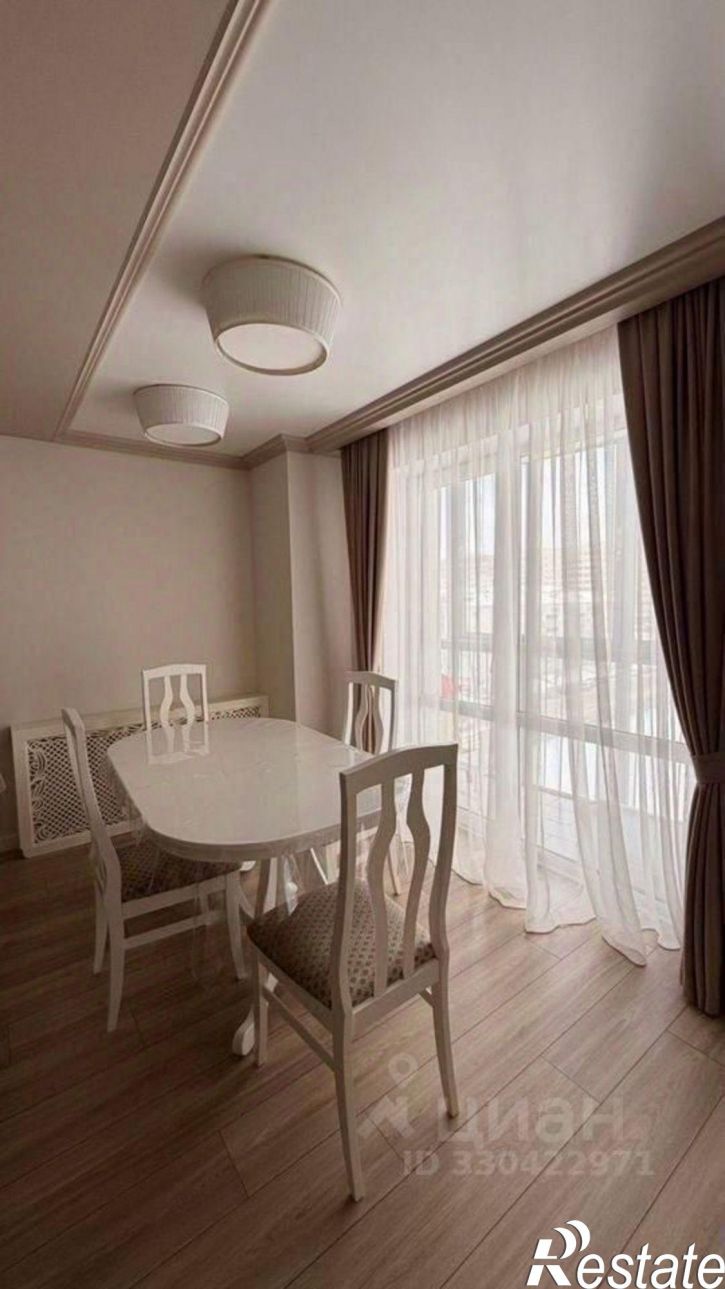 3-комн квартира Революционная улица, 70/1,  д. 70/1