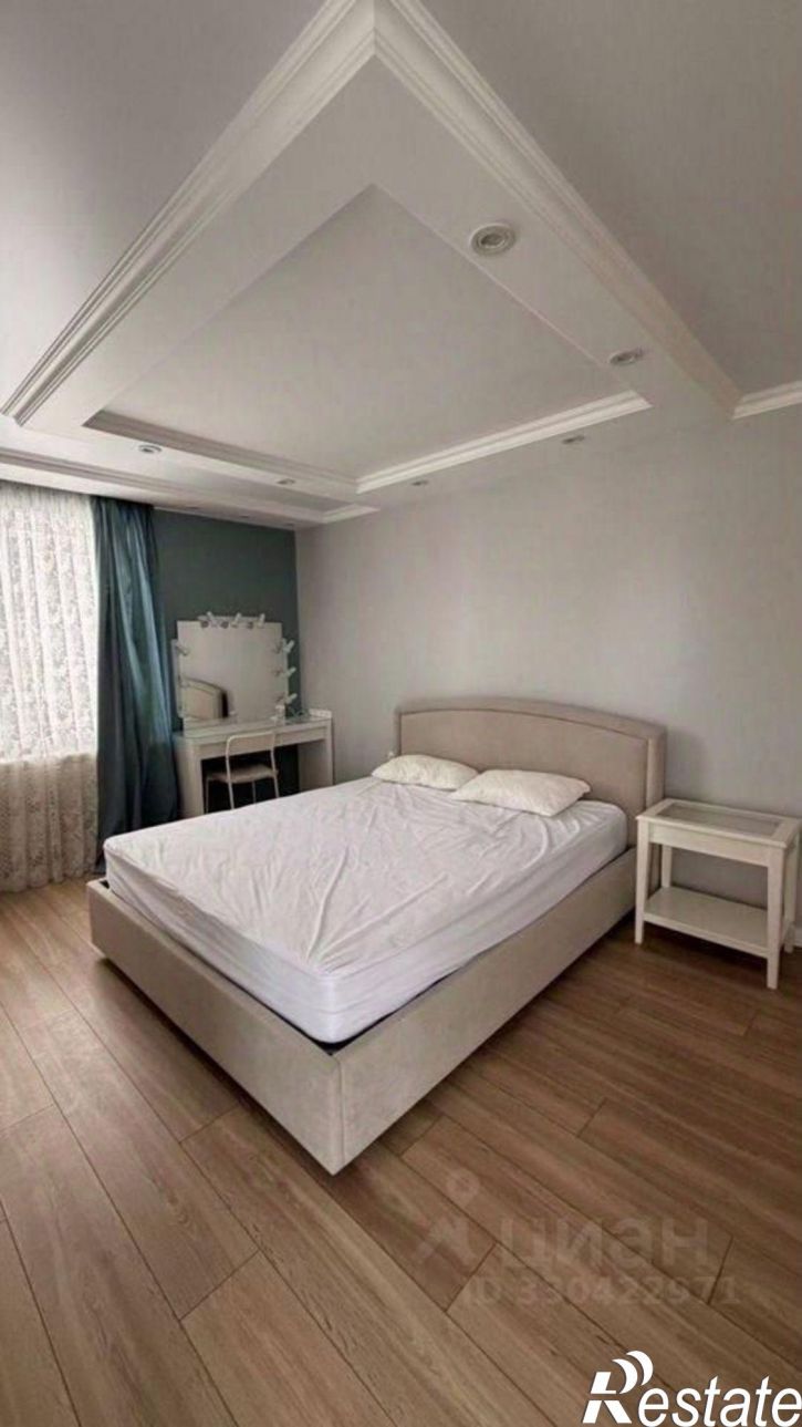 3-комн квартира Революционная улица, 70/1,  д. 70/1