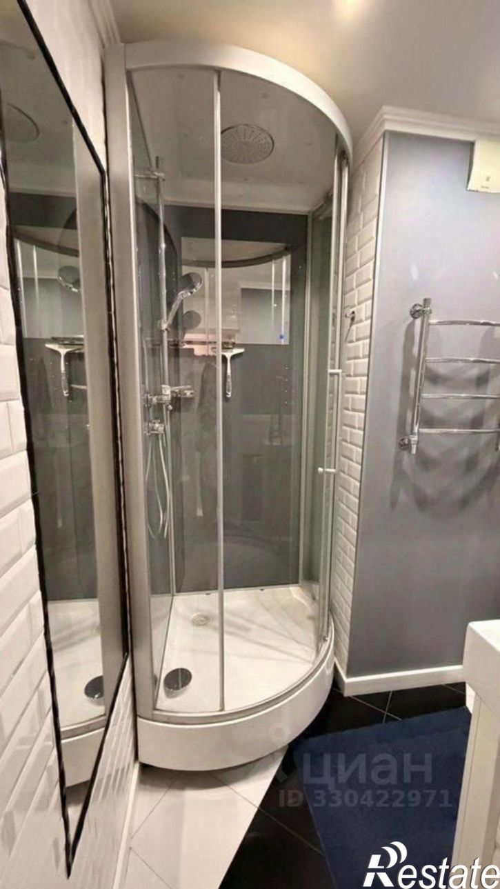 3-комн квартира Революционная улица, 70/1,  д. 70/1