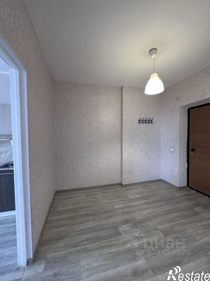 1-комн квартира улица Комарова, 8,  д. 8