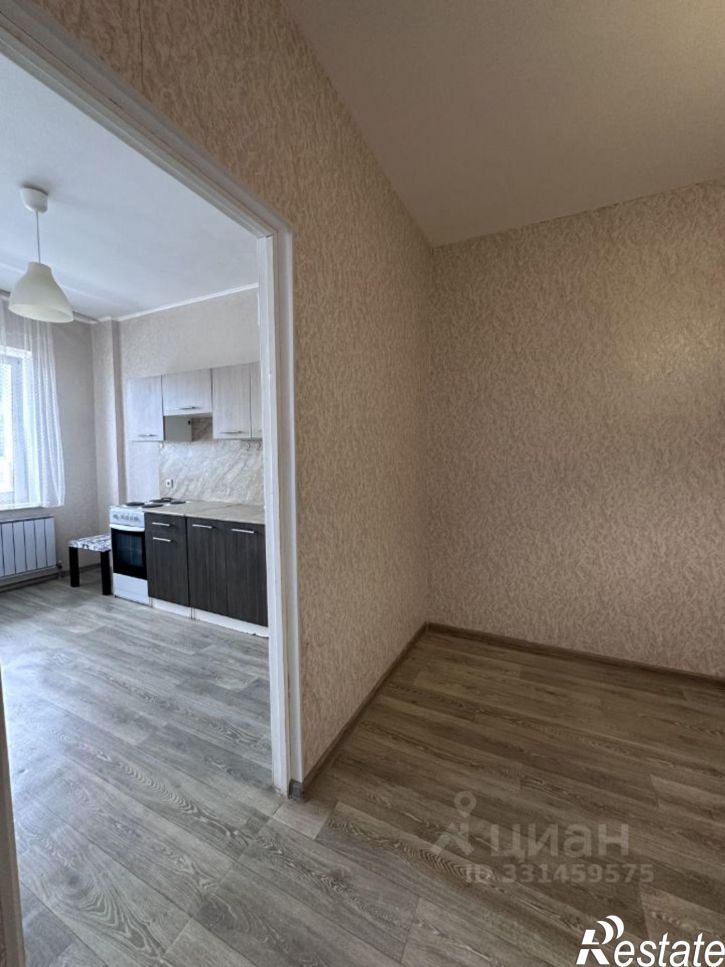 1-комн квартира улица Комарова, 8,  д. 8