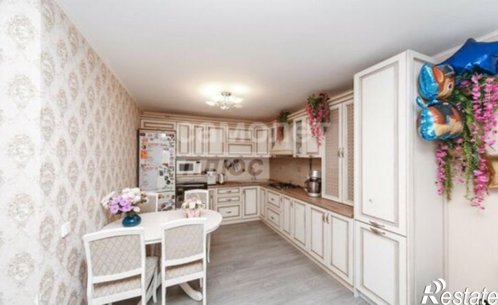 4-комн квартира б-р Героев труда, 7/6б,  д. 7/6б