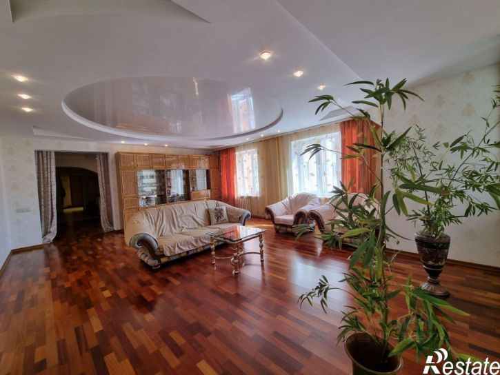 4-комн квартира улица Пушкина, 82,  д. 82