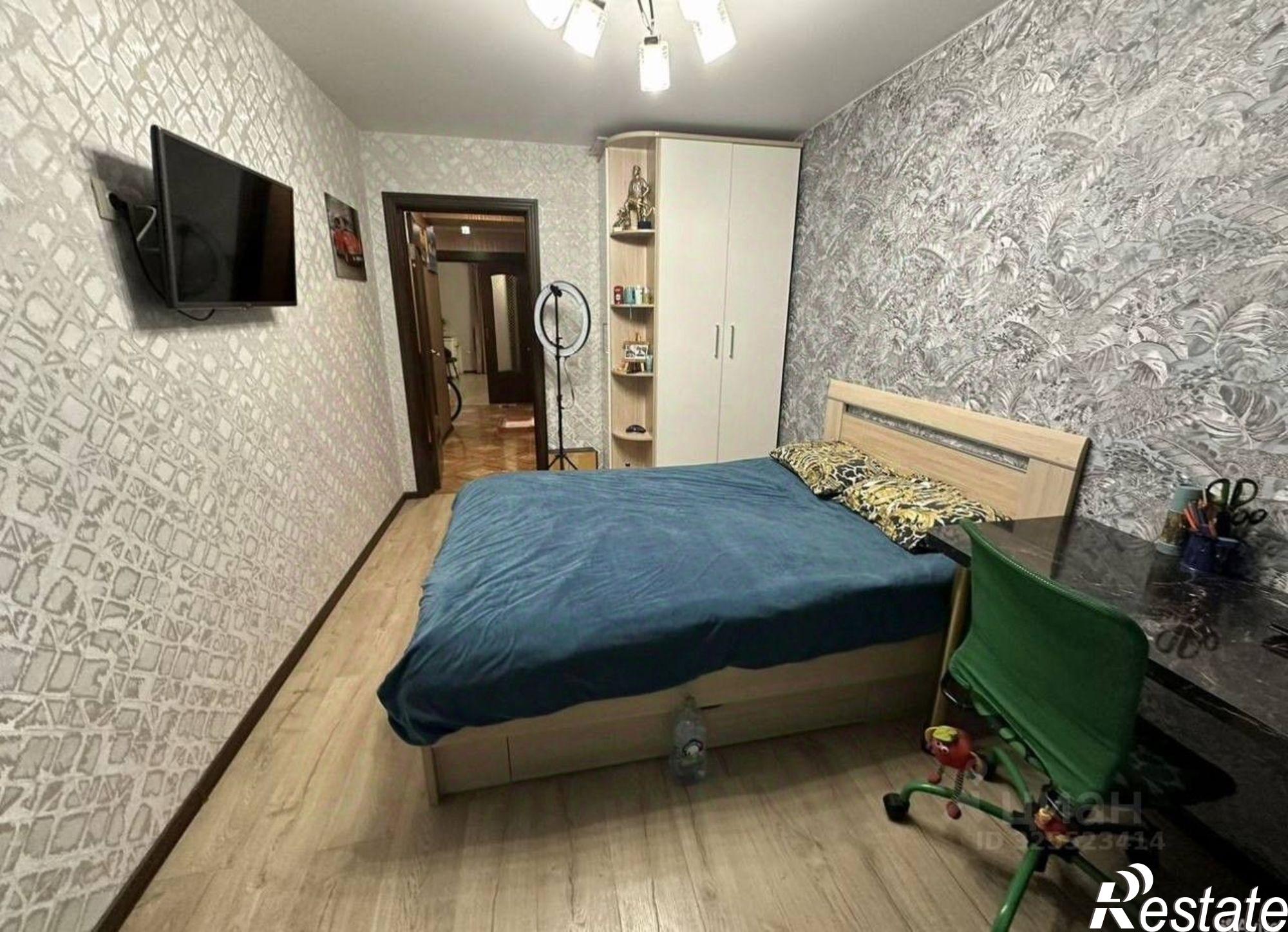 Купить квартиру за 10 000 000 рублей на ул Комарова, 8