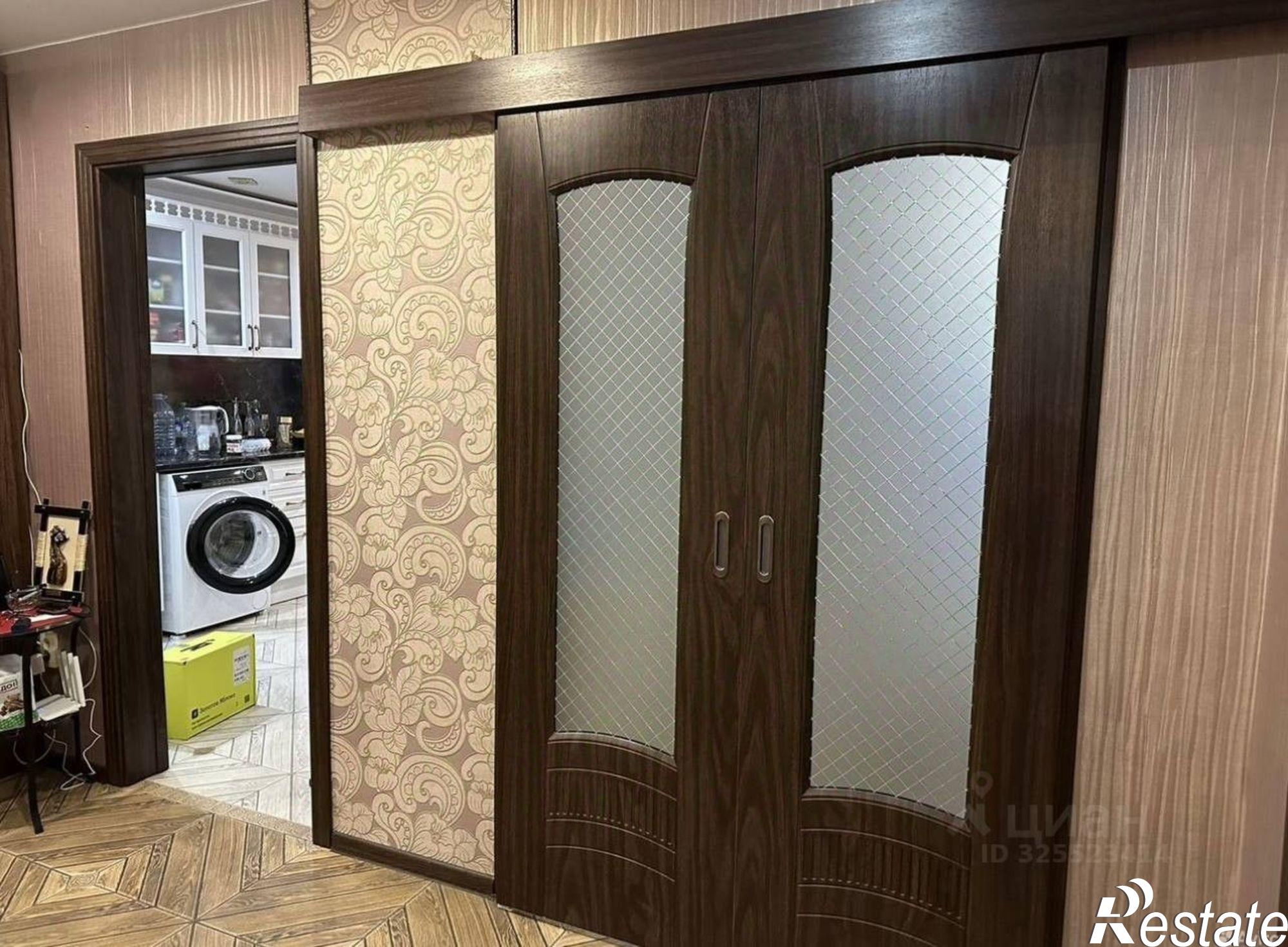 Купить квартиру за 10 000 000 рублей на ул Комарова, 8
