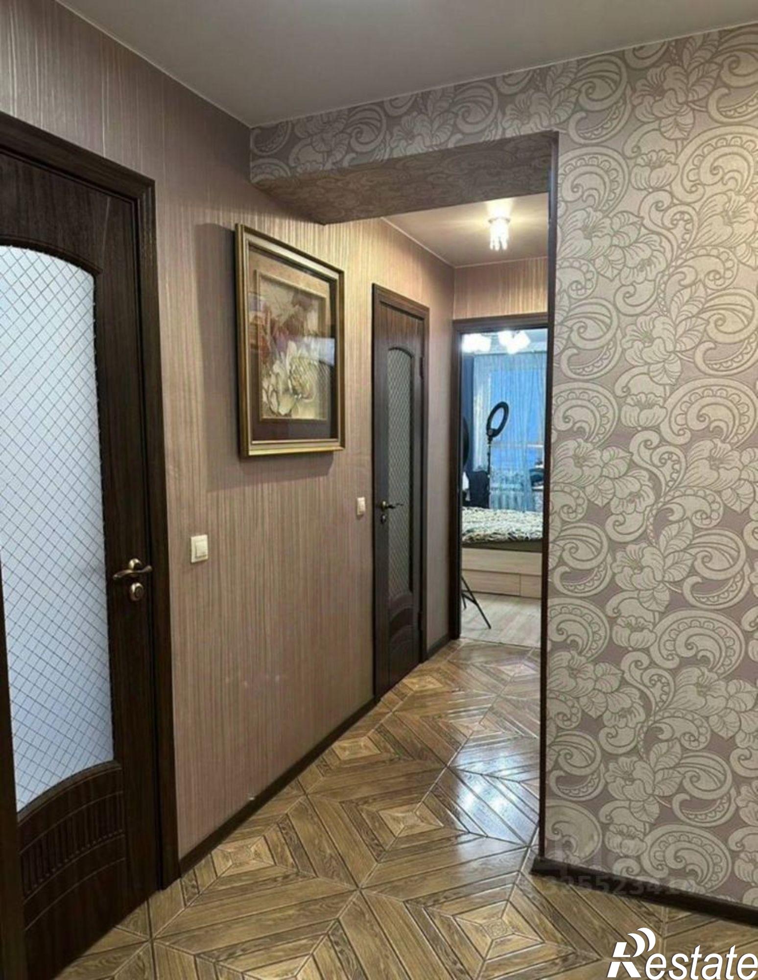 Купить квартиру за 10 000 000 рублей на ул Комарова, 8