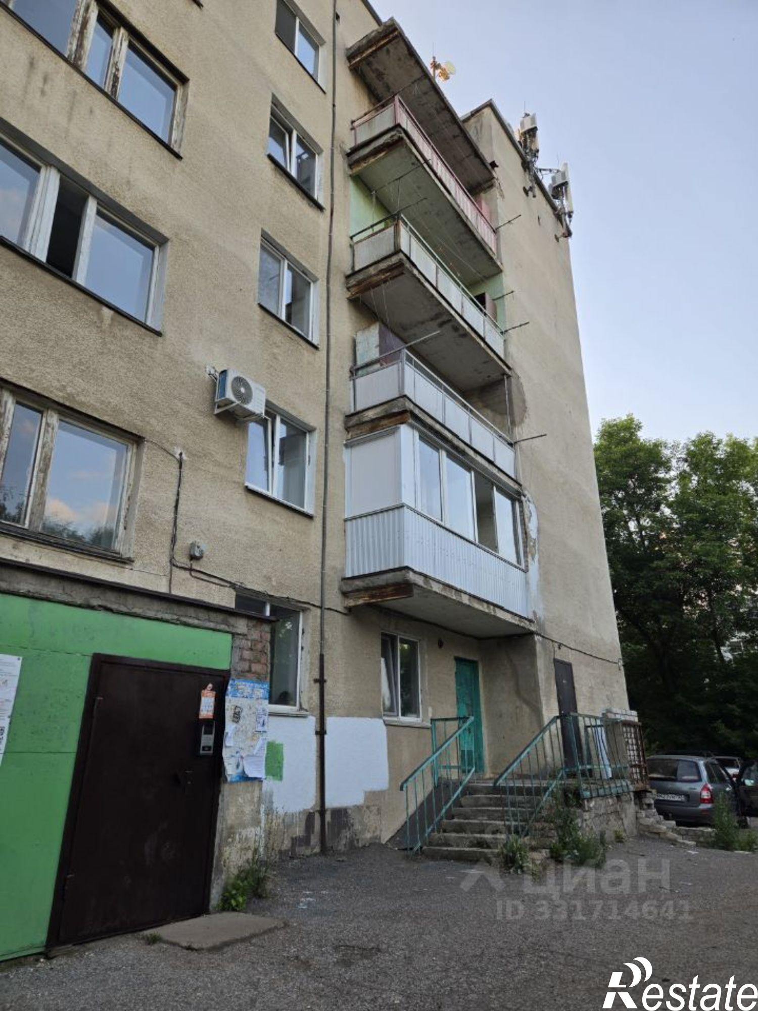 Купить комнату за 990 рублей на ул Коммунаров, 12 А