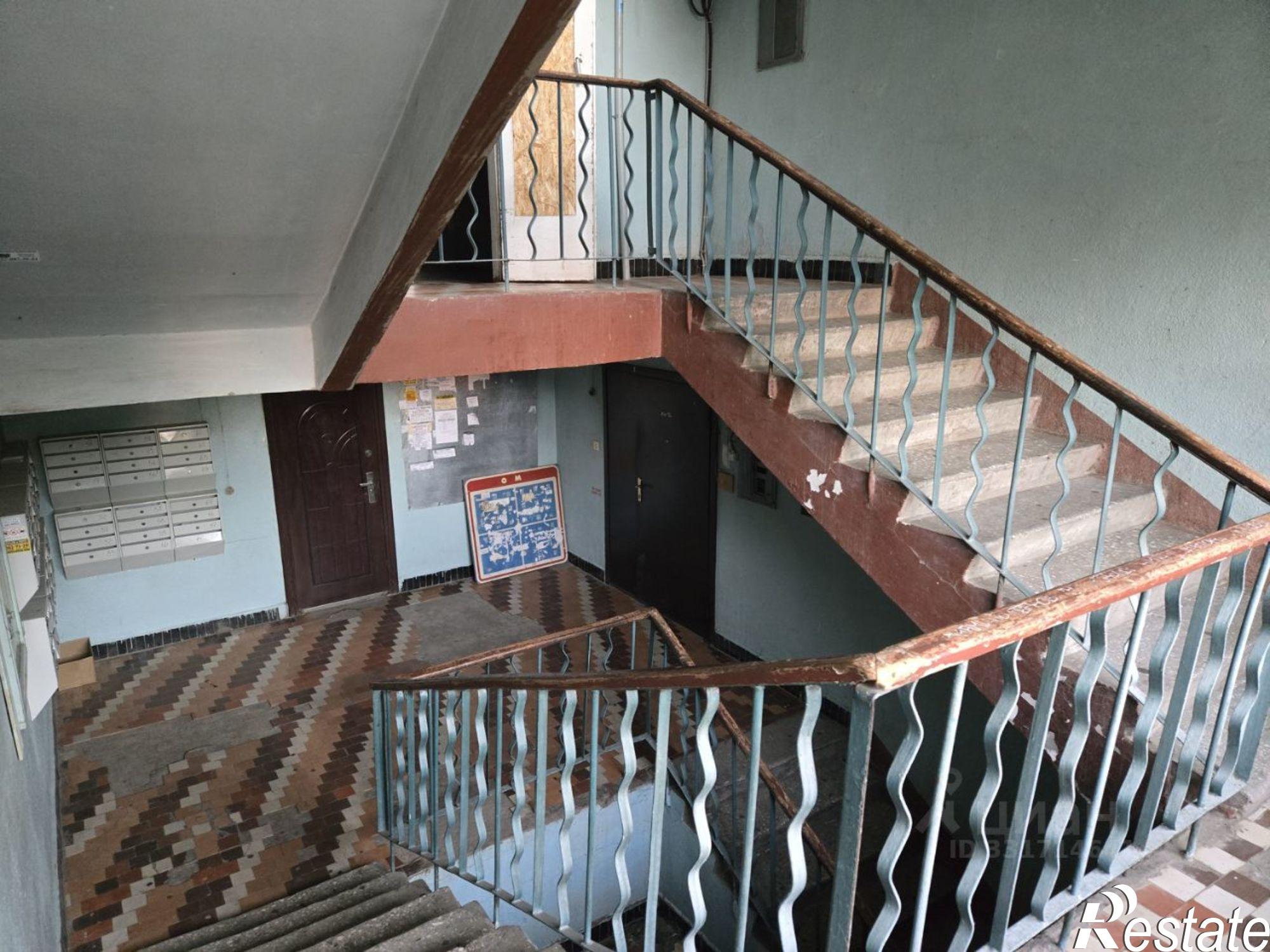 Купить комнату за 990 рублей на ул Коммунаров, 12 А