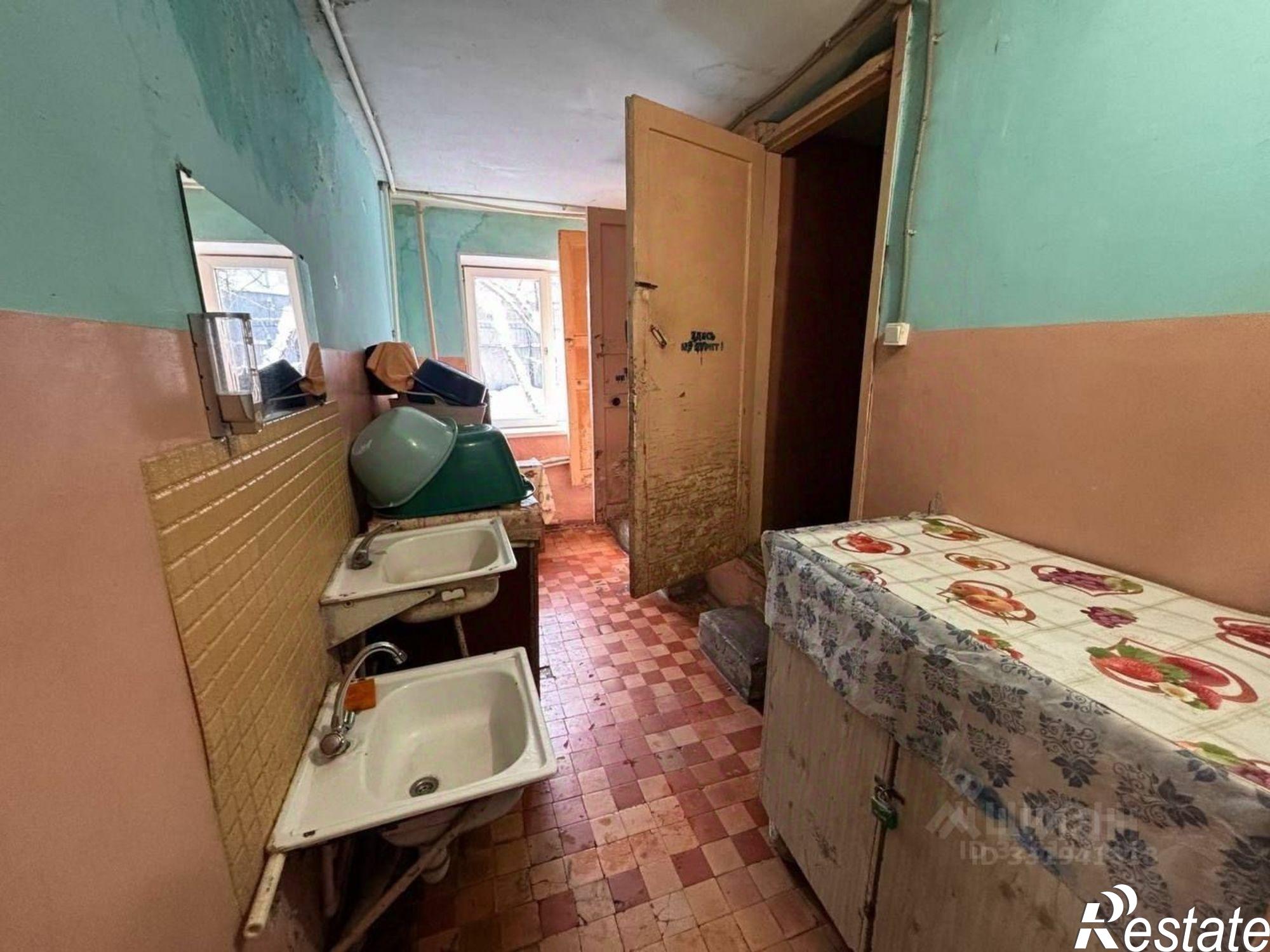 Купить комнату за 900 000 рублей на улица Новожёнова, 7/1