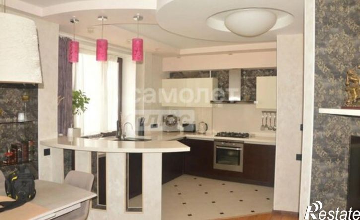 3-комн квартира ул Зайнаб Биишевой, 10,  д. 10