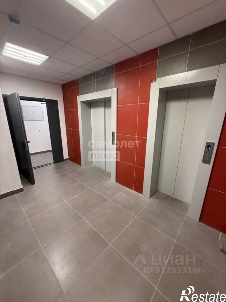 3-комн квартира ул Майора Доставалова, 1,  д. 1