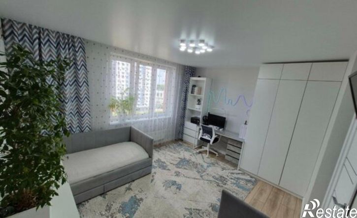 3-комн квартира Яркий б-р, 9,  д. 9