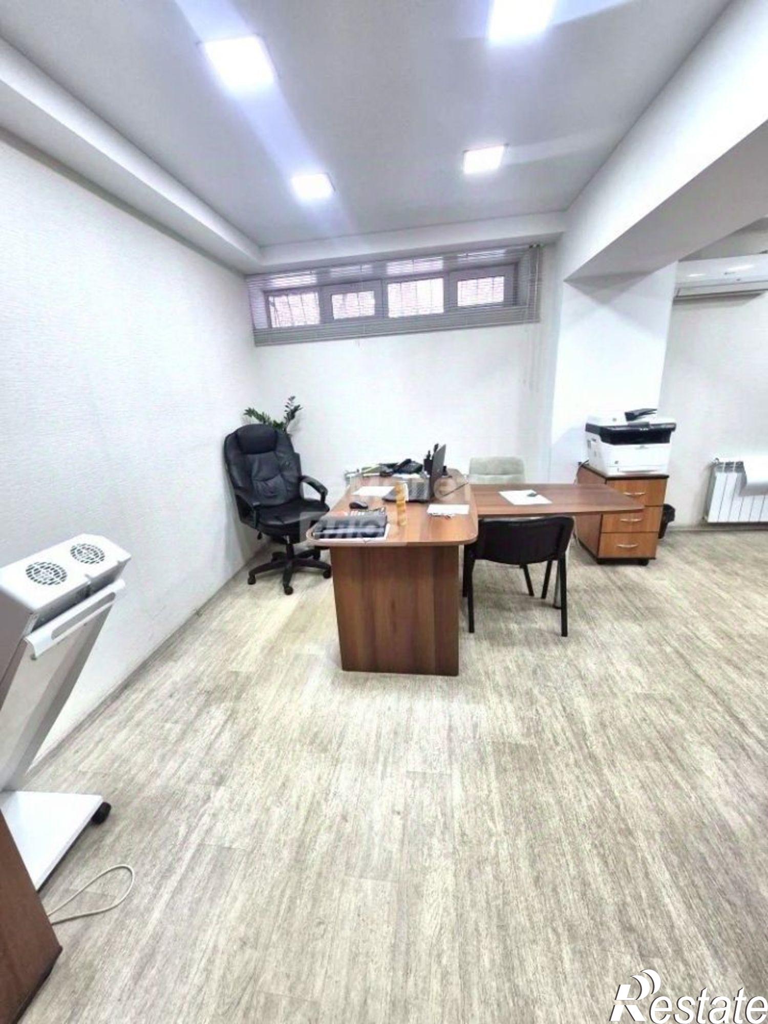 Купить офис, помещение под офис за 13 750 400 рублей на ул Российская, 37