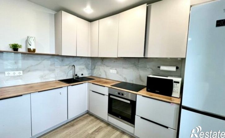 2-комн квартира улица Генерала Ишбулатова, 8/4