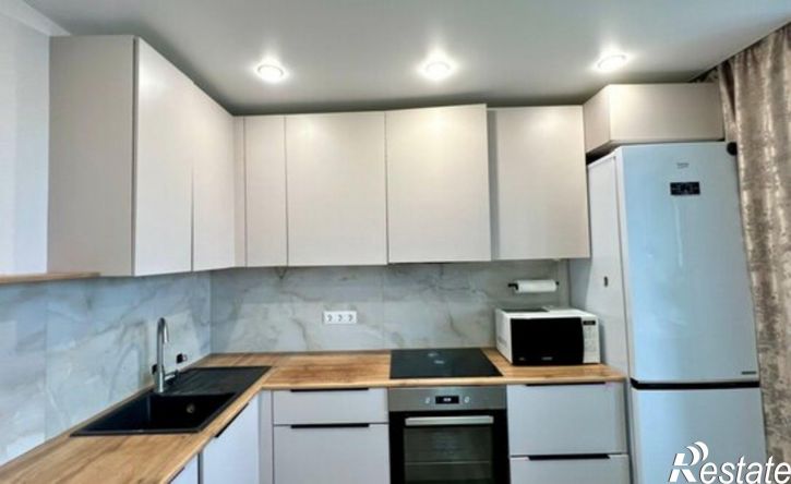 2-комн квартира улица Генерала Ишбулатова, 8/4