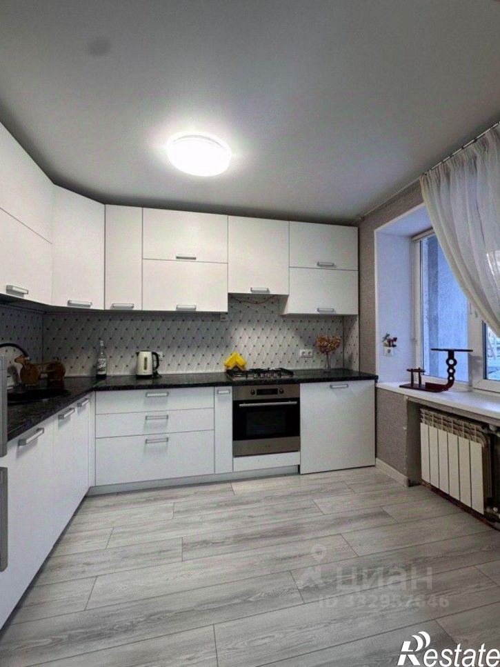 3-комн квартира ул Ахметова, 300,  д. 300