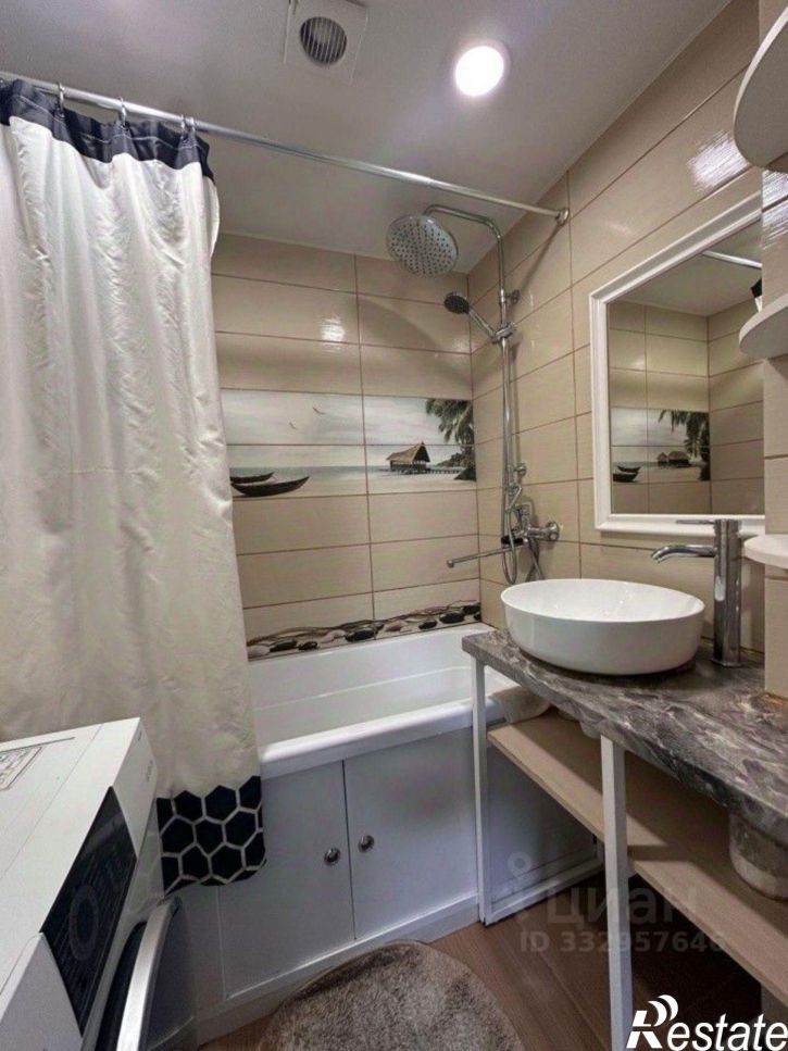 3-комн квартира ул Ахметова, 300,  д. 300