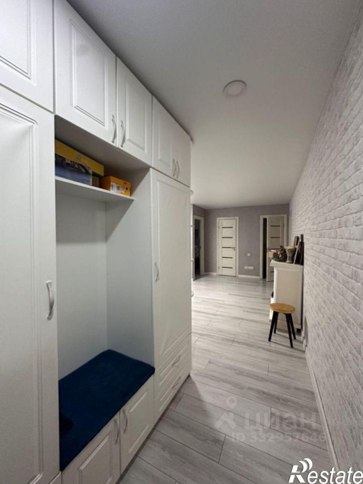 3-комн квартира ул Ахметова, 300,  д. 300