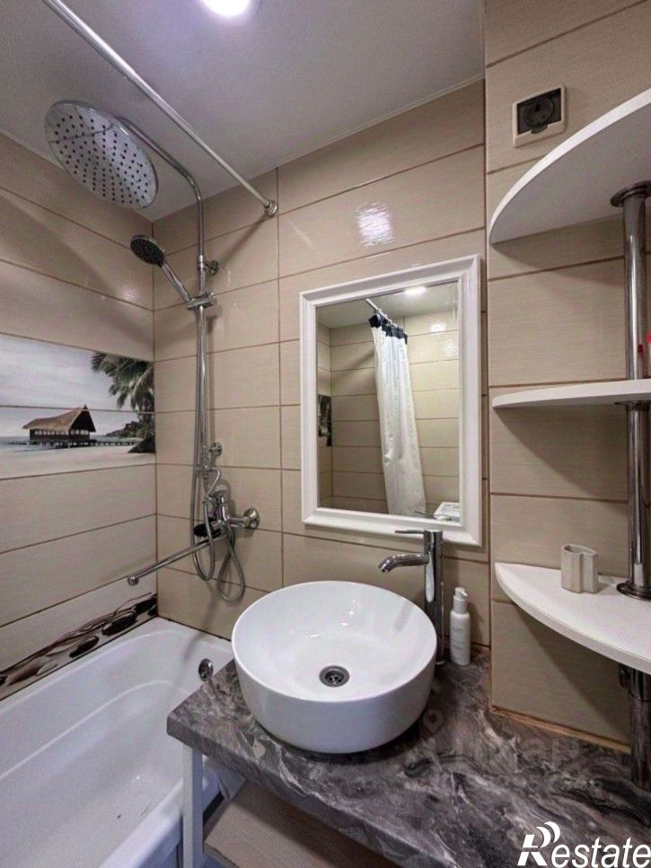 3-комн квартира ул Ахметова, 300,  д. 300
