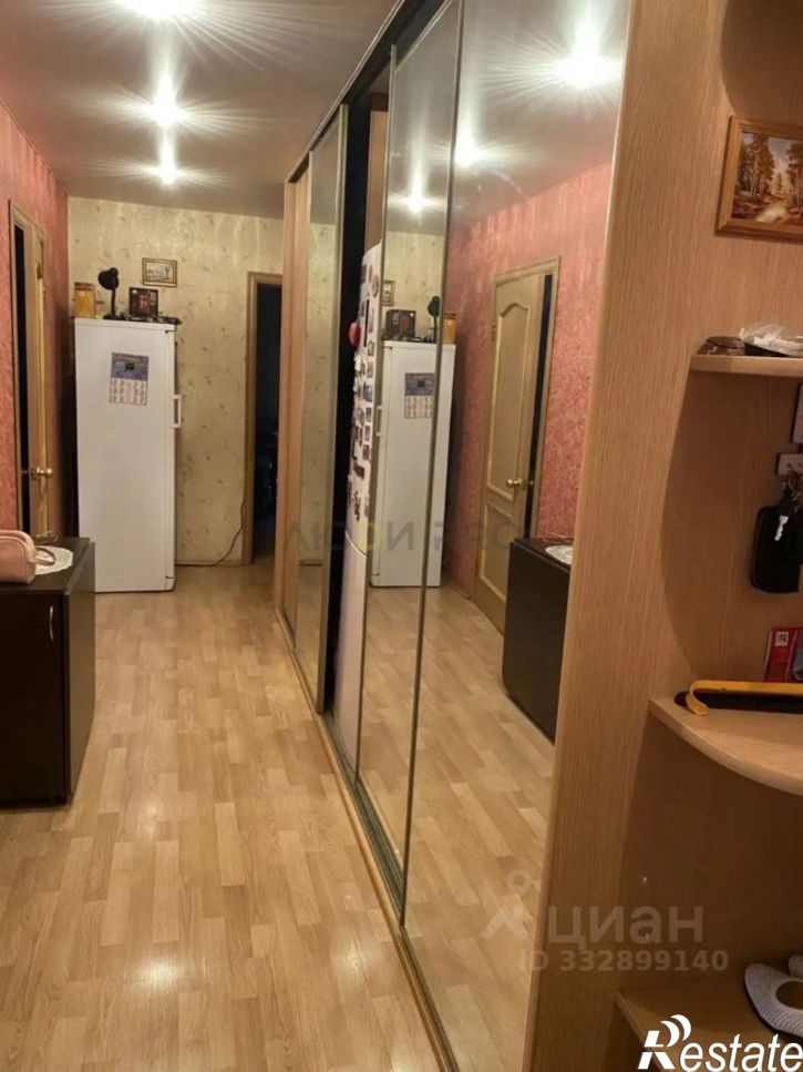 3-комн квартира ул Колпинская, 18,  д. 18