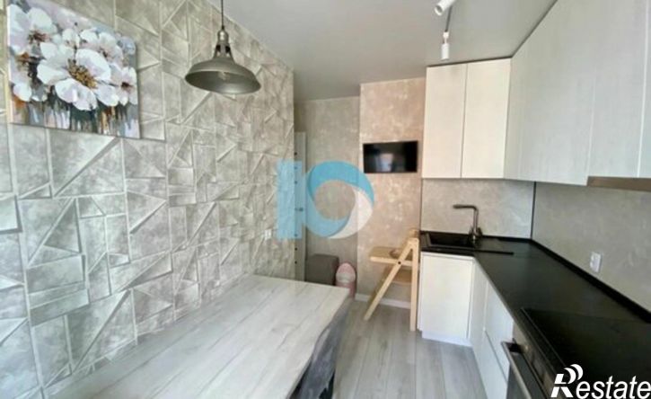 2-комн квартира улица Лётчика Кобелева, 3/1