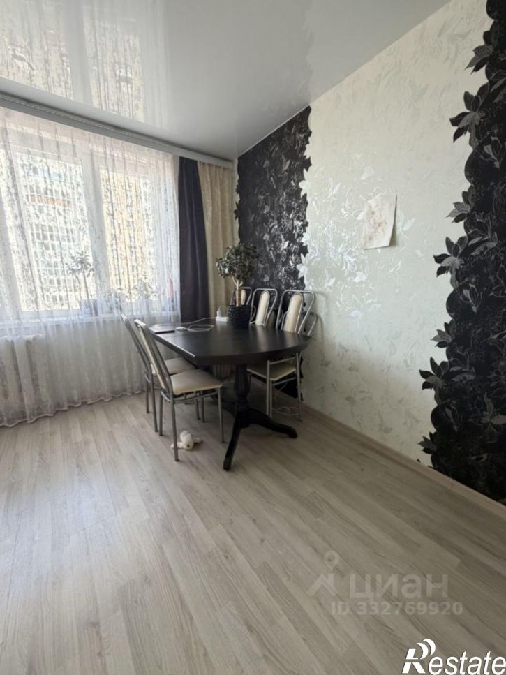 3-комн квартира ул Академика Ураксина, 1,  д. 1