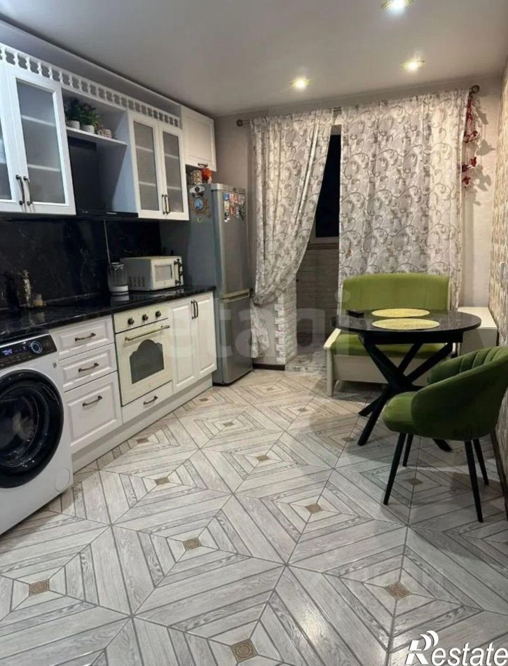 2-комн квартира ул Комарова, 8,  д. 8