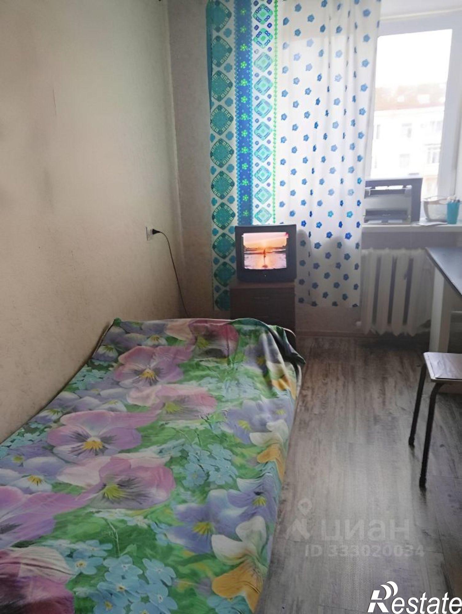 Сдать комнату за 9 000 рублей на пр-кт Октября, 12 1