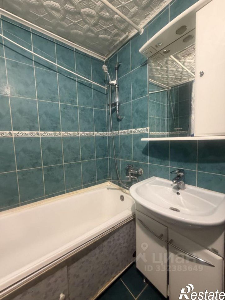 2-комн квартира ул Ахметова, 300,  д. 300
