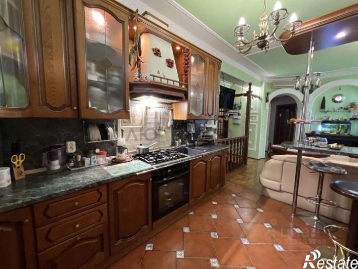 6-комн квартира ул Ульяновых, 37,  д. 37