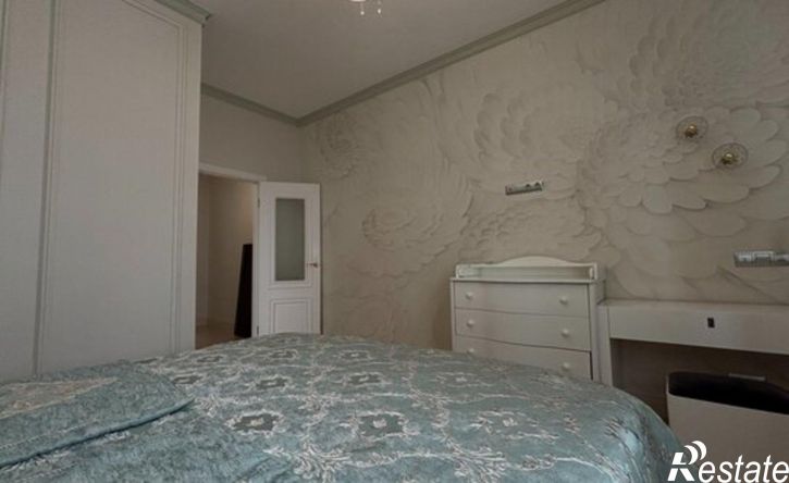 4-комн квартира ул Революционная, 39/3,  д. 39/3