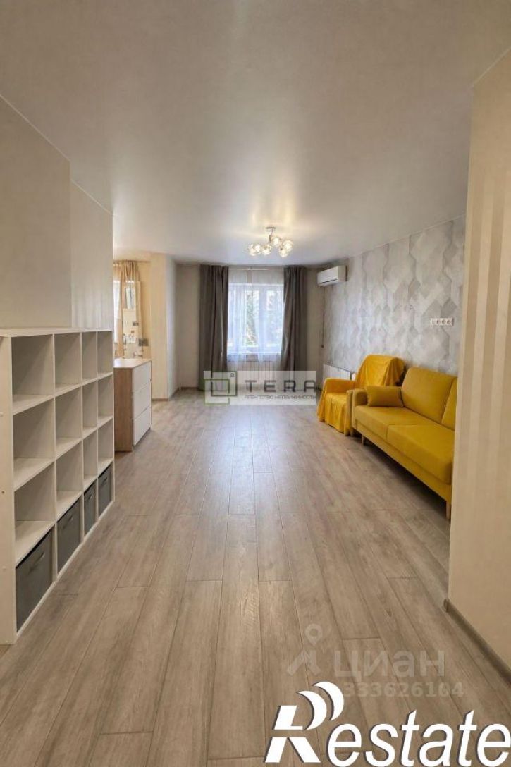 2-комн квартира улица Комарова, 8,  д. 8