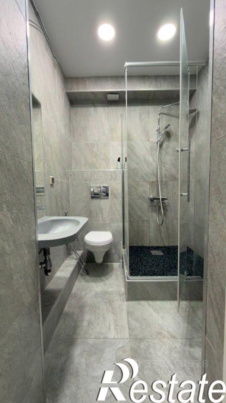 2-комн квартира улица Зайнаб Биишевой, 3/1,  д. 3/1