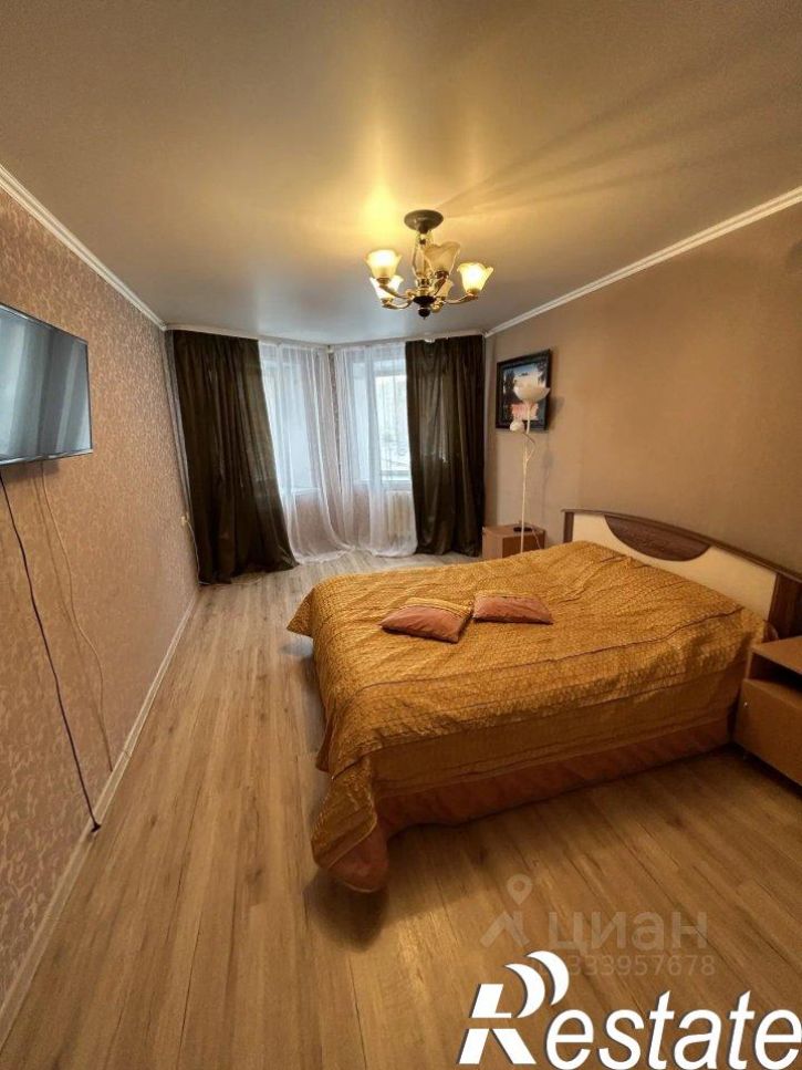 3-комн квартира улица Юрия Гагарина, 10/2,  д. 10/2
