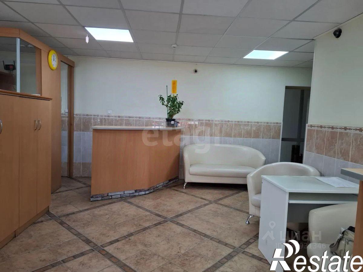 Купить торговое помещение за 33 931 300 рублей на проспект Октября, 88