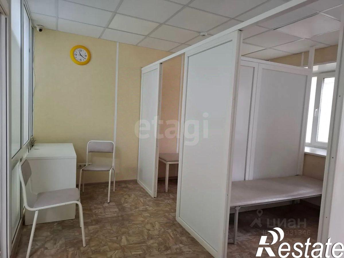 Купить торговое помещение за 33 931 300 рублей на проспект Октября, 88