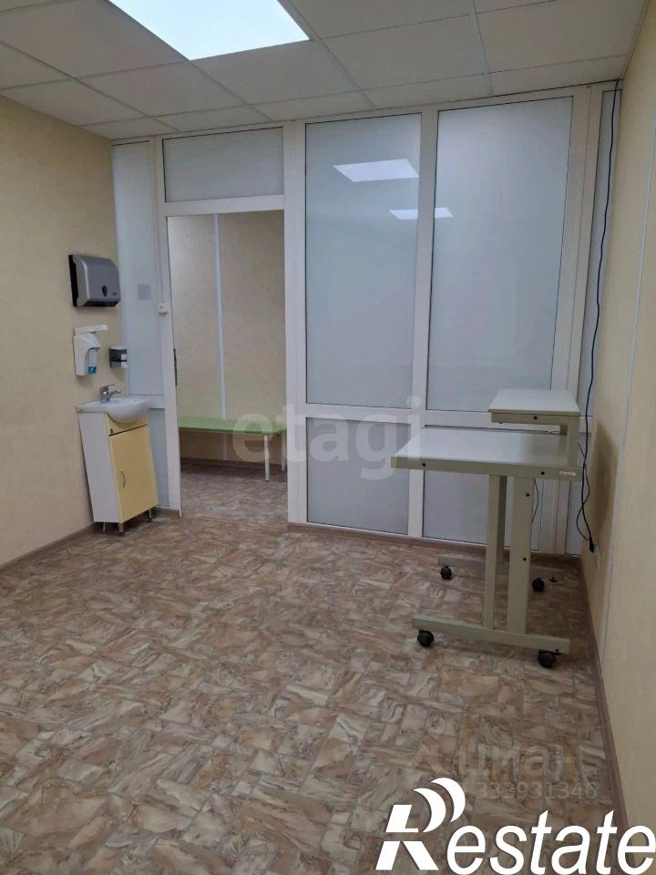 Купить торговое помещение за 33 931 300 рублей на проспект Октября, 88
