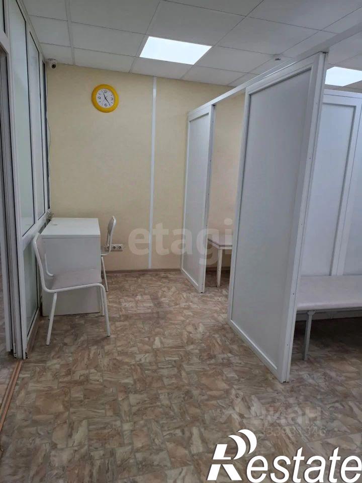 Купить торговое помещение за 33 931 300 рублей на проспект Октября, 88