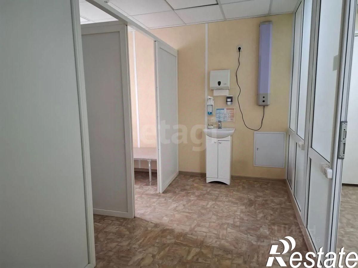 Купить торговое помещение за 33 931 300 рублей на проспект Октября, 88