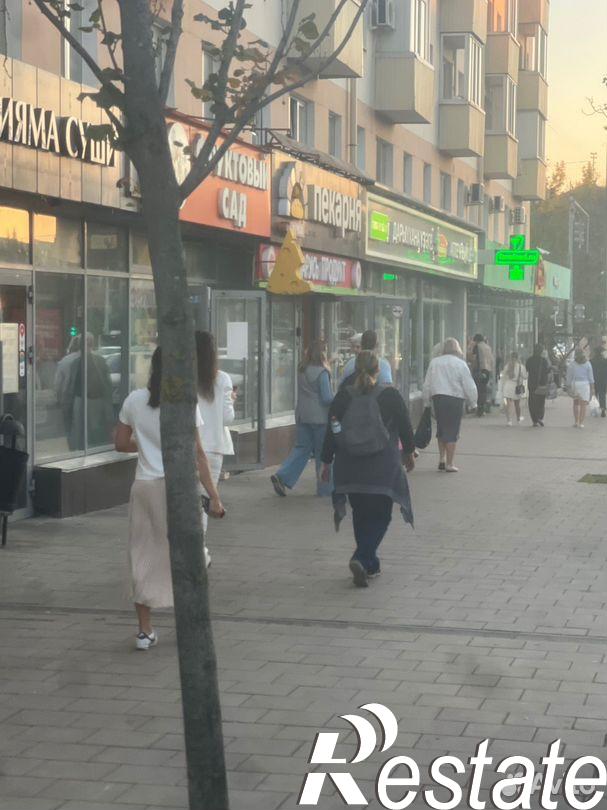 Сдать торговое помещение за 200 000 рублей на проспект Октября, 106