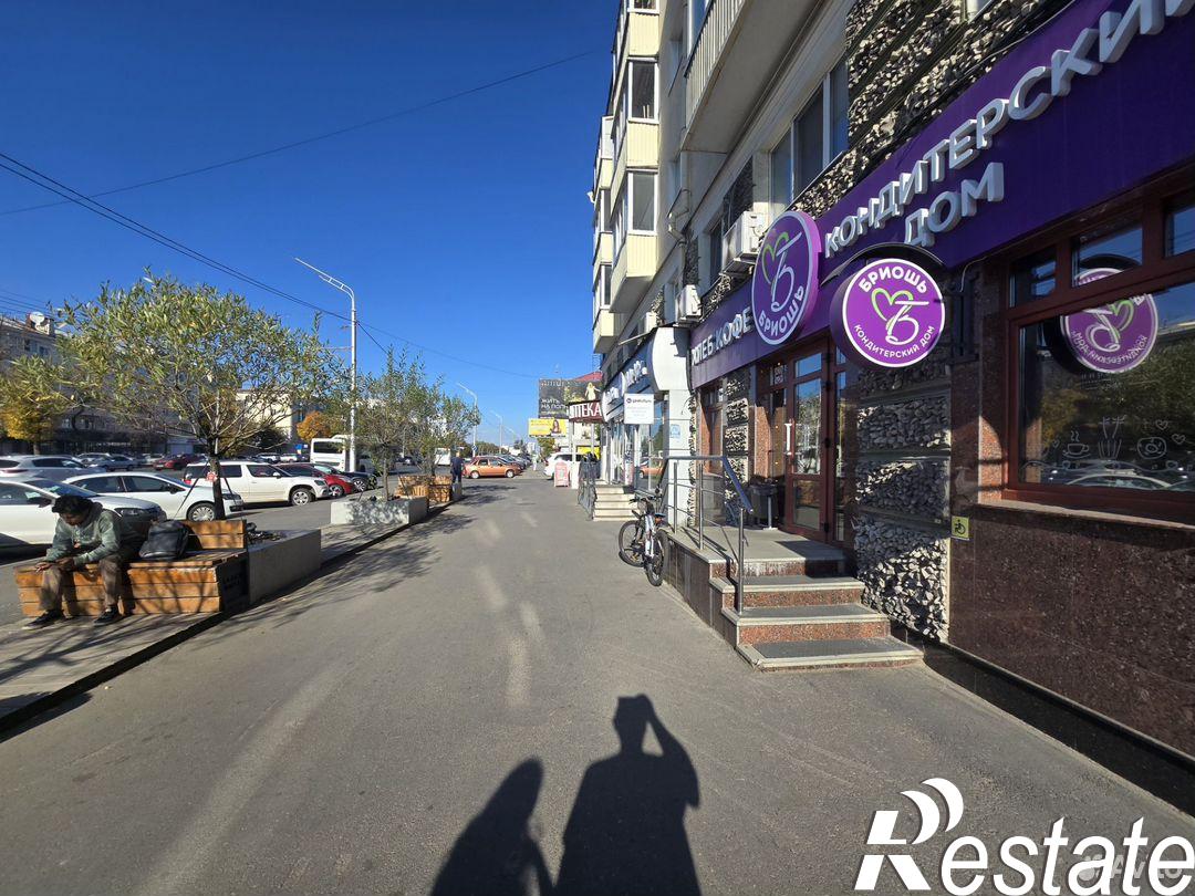 Сдать торговое помещение за 180 000 рублей на проспект Октября, 6