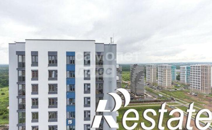 3-комн квартира Яркий бульвар, 10/1,  д. 10/1